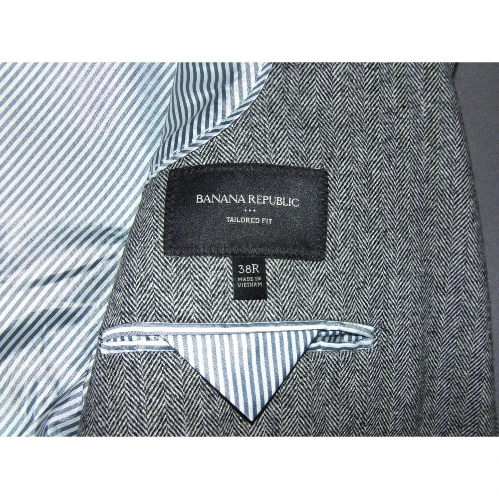 Banana Republic Tailored  Gray Herringbone 2 Button Wool Blend Blazer Men's‎ 38R